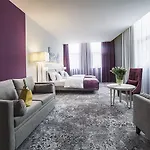 Metropolitan Hotel 4*