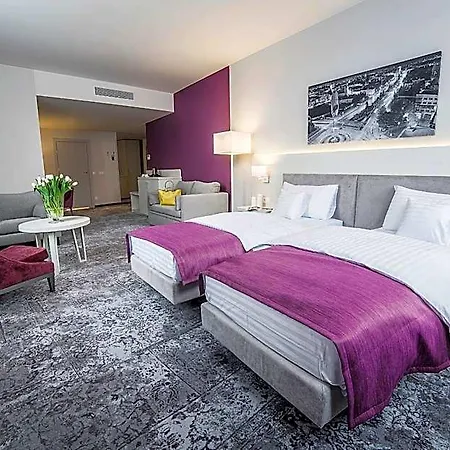 Metropolitan Hotel 4*