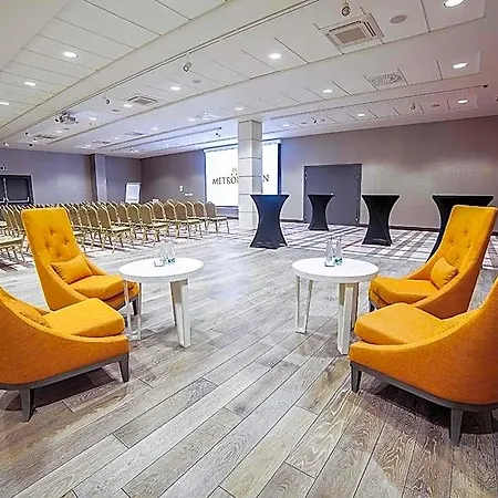 Metropolitan Hotel 4*